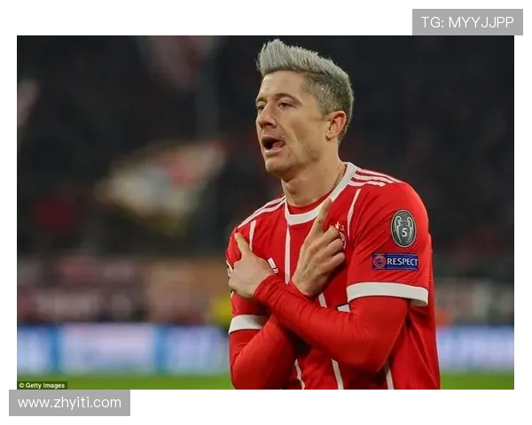 莱万重返安联球场引发拜仁球迷愤怒声讨：背叛与忘恩负义的双重指责